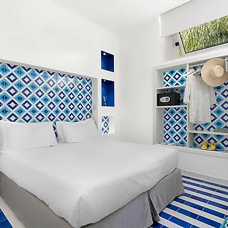 Bougainville Hotel